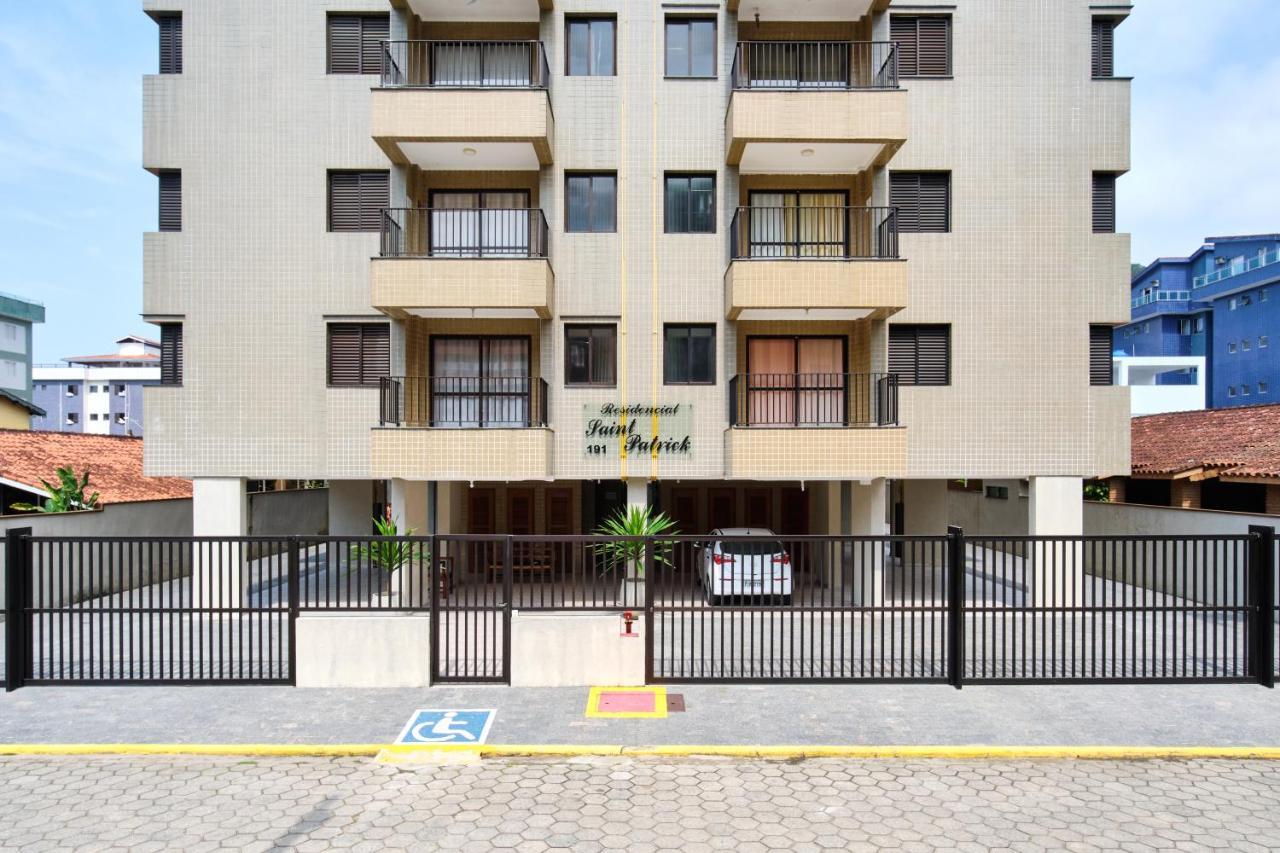 Apartamento com Varanda
